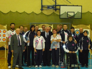 Il gruppo sportivo Fiamme Cremisi con l'olimpionico Pietro Mennea
